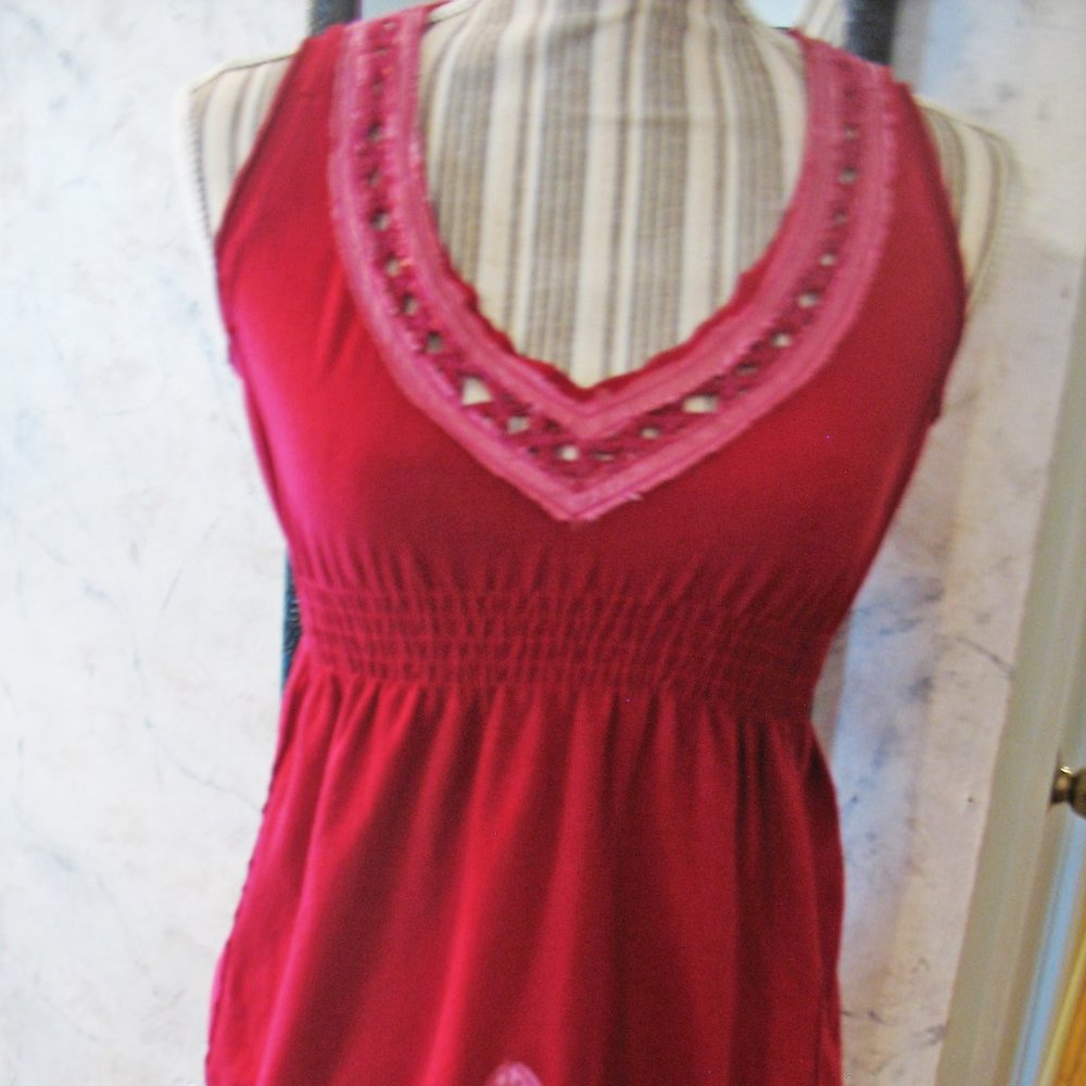 COMMON THREAD TOP BURGUNDY AND PINK SIZE M POLYESTER AND NYLON